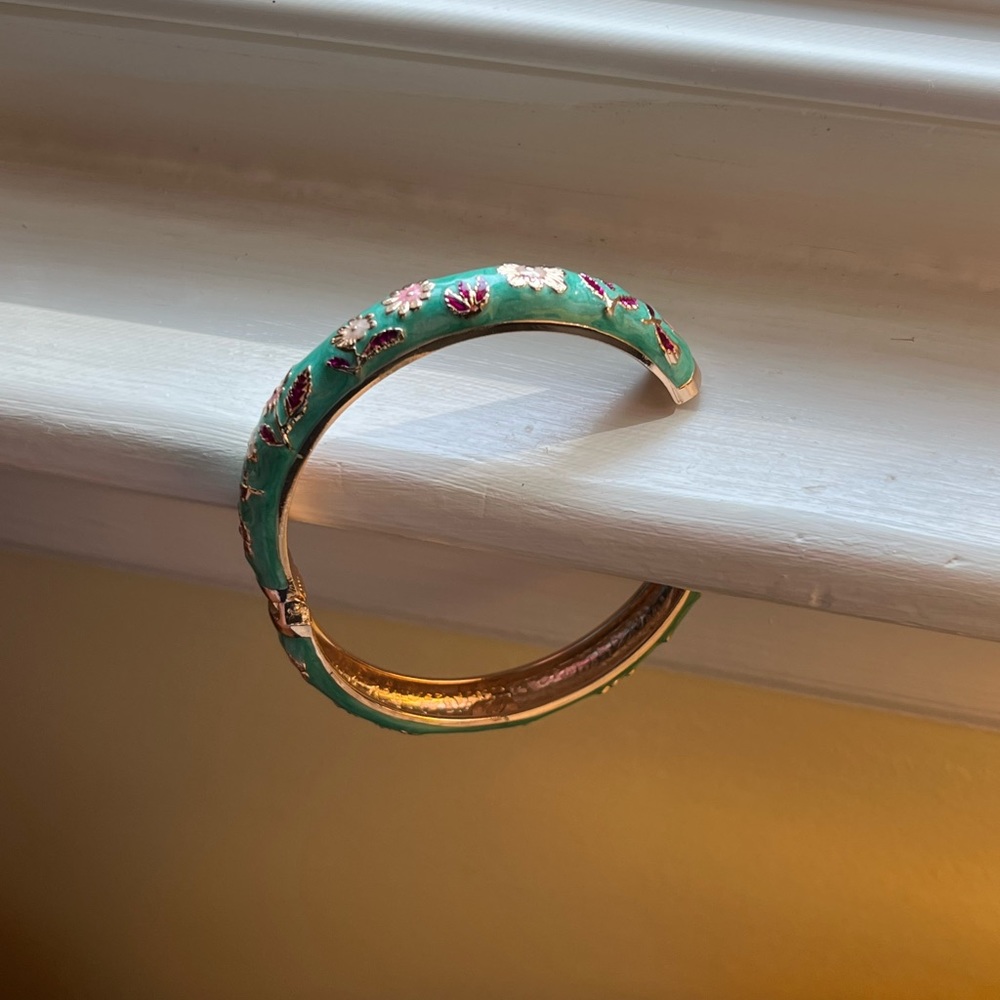 Green, spring clasp girl’ bracelet